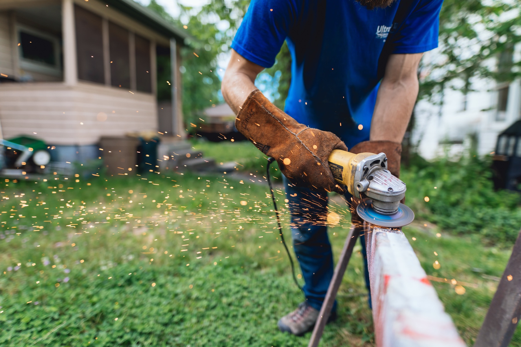 Blue Cross campaign: sparks on the job
