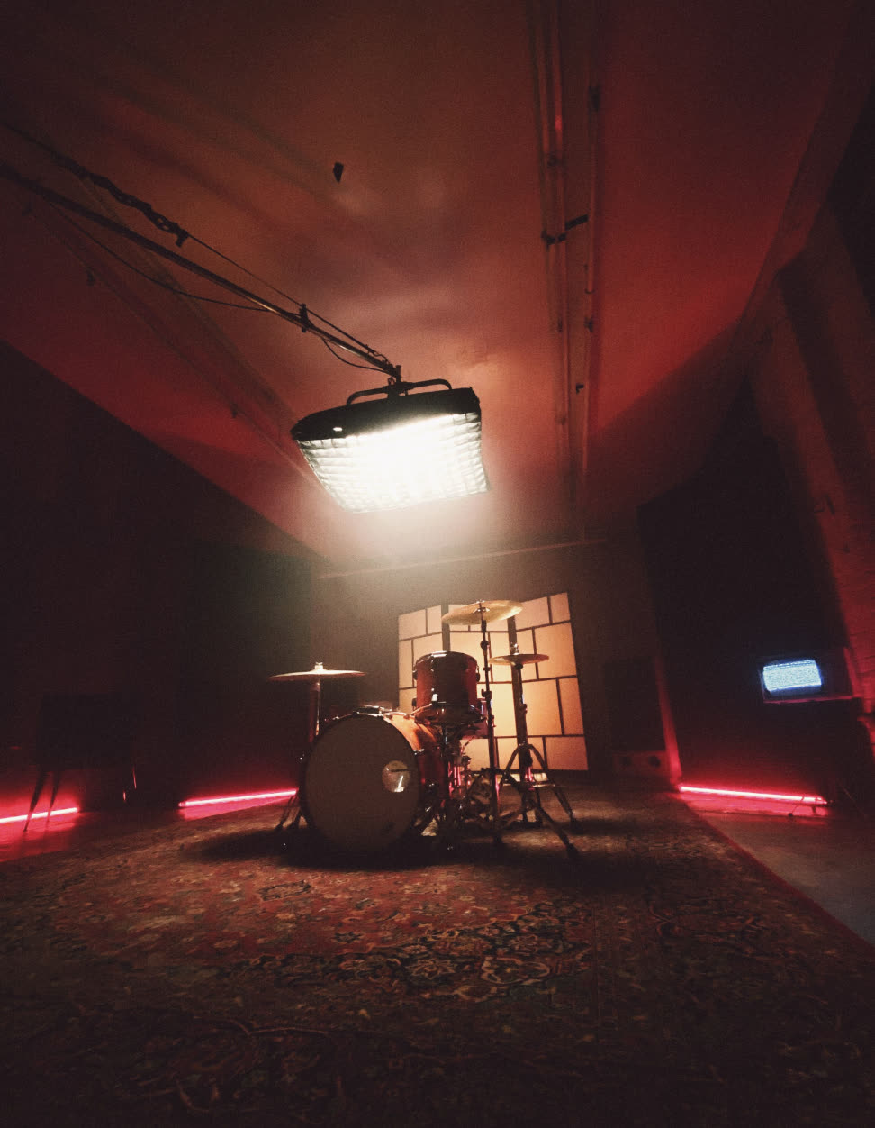 The drummer story set in red