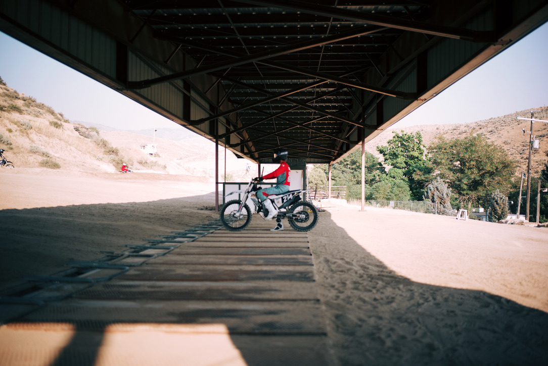 Summer with Xperia, behind the scenes frame 1